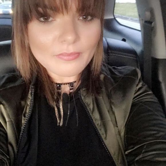 Meet your Posher, Mia - Picture 1 of 1